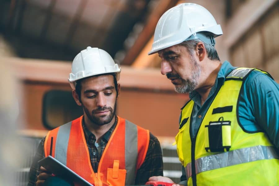 Gestores montando o cronograma de manutenção