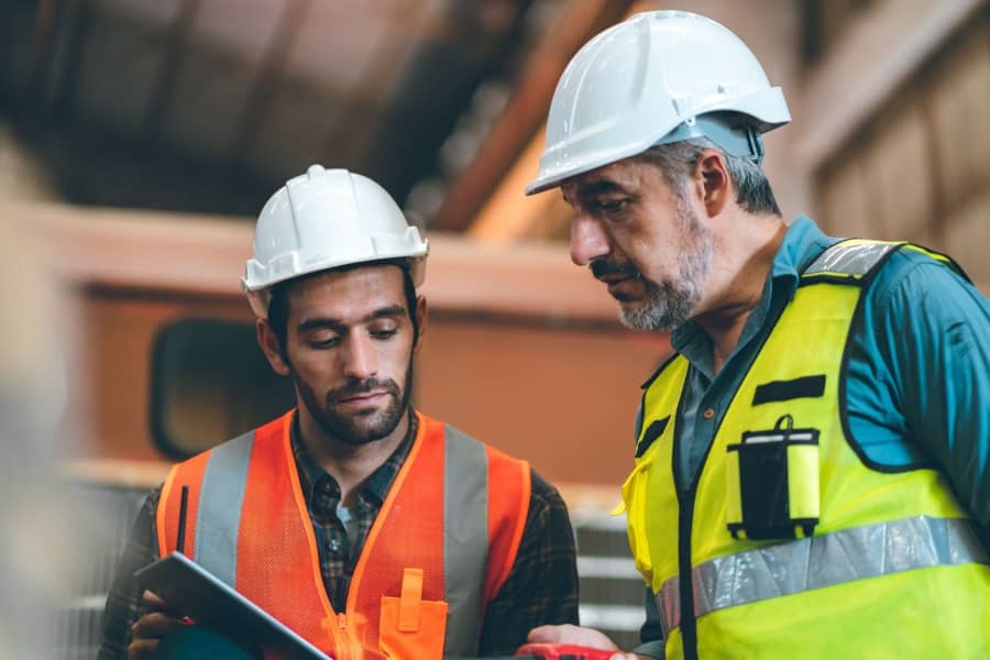 Gestores montando o cronograma de manutenção