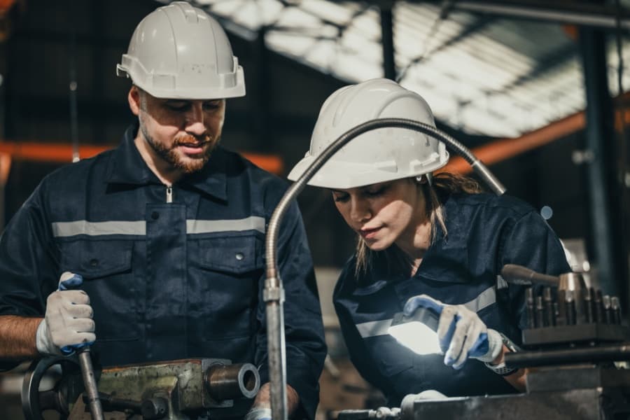 técnicos realizando inspeção sensitiva
