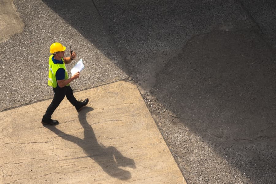 Imagem ilustrativa de um profissional em campo