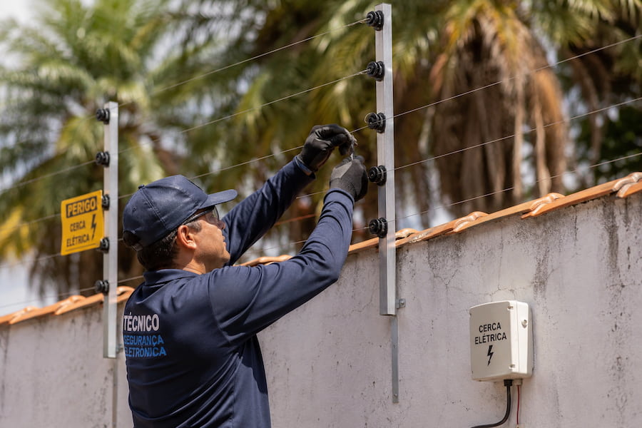 instalação de cerca elétrica